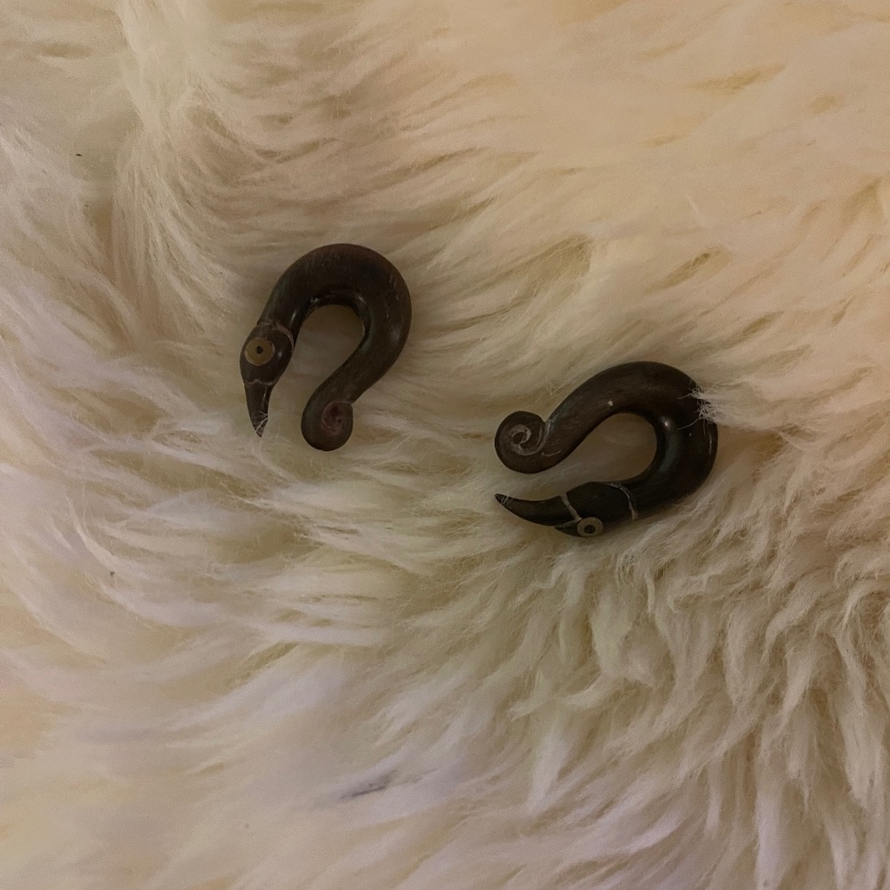 Genuine Horn earrings - Picture 1 of 1